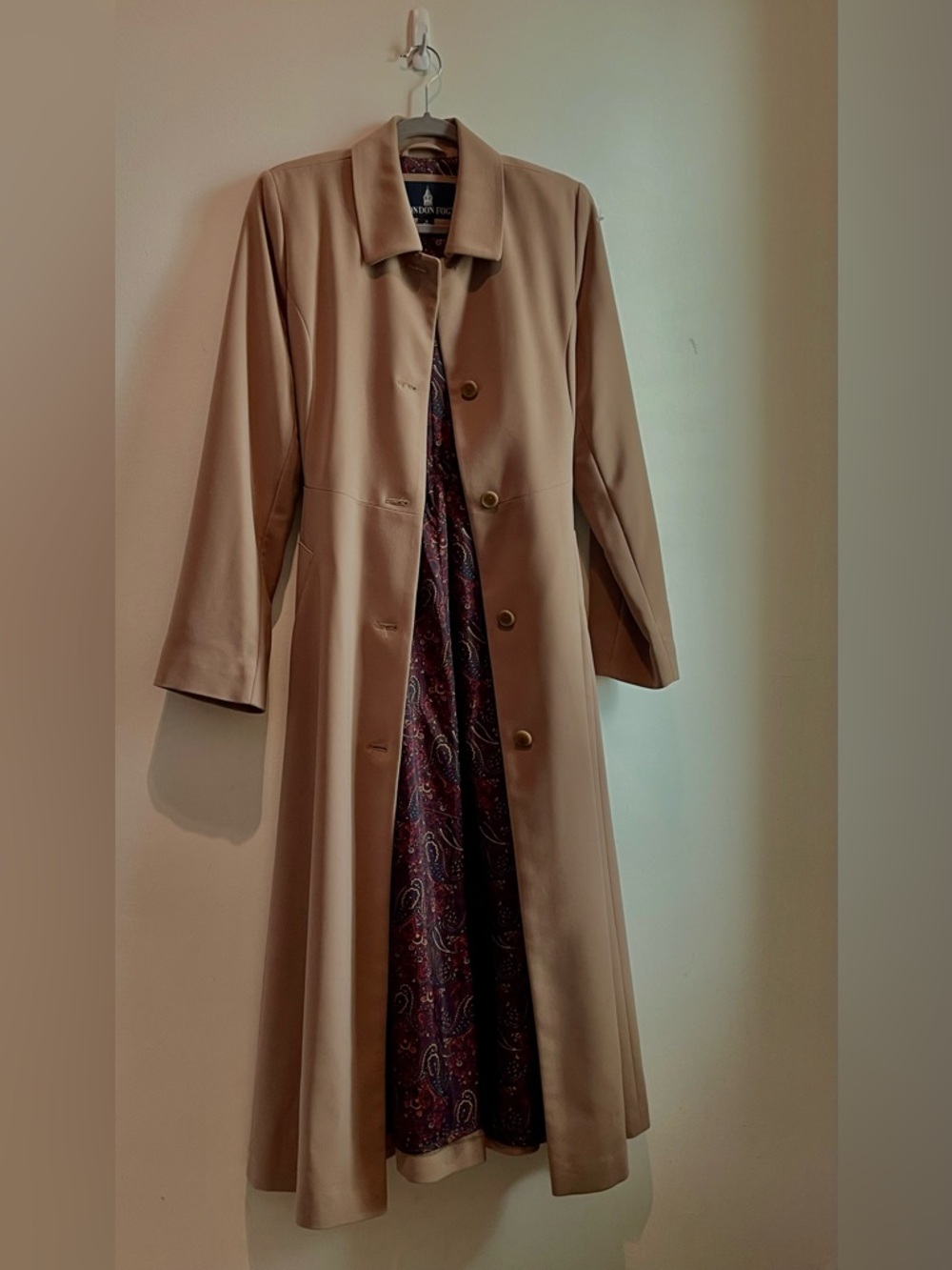 Vintage style quality London Fog tan A-line Coat with paisley lining. Wys